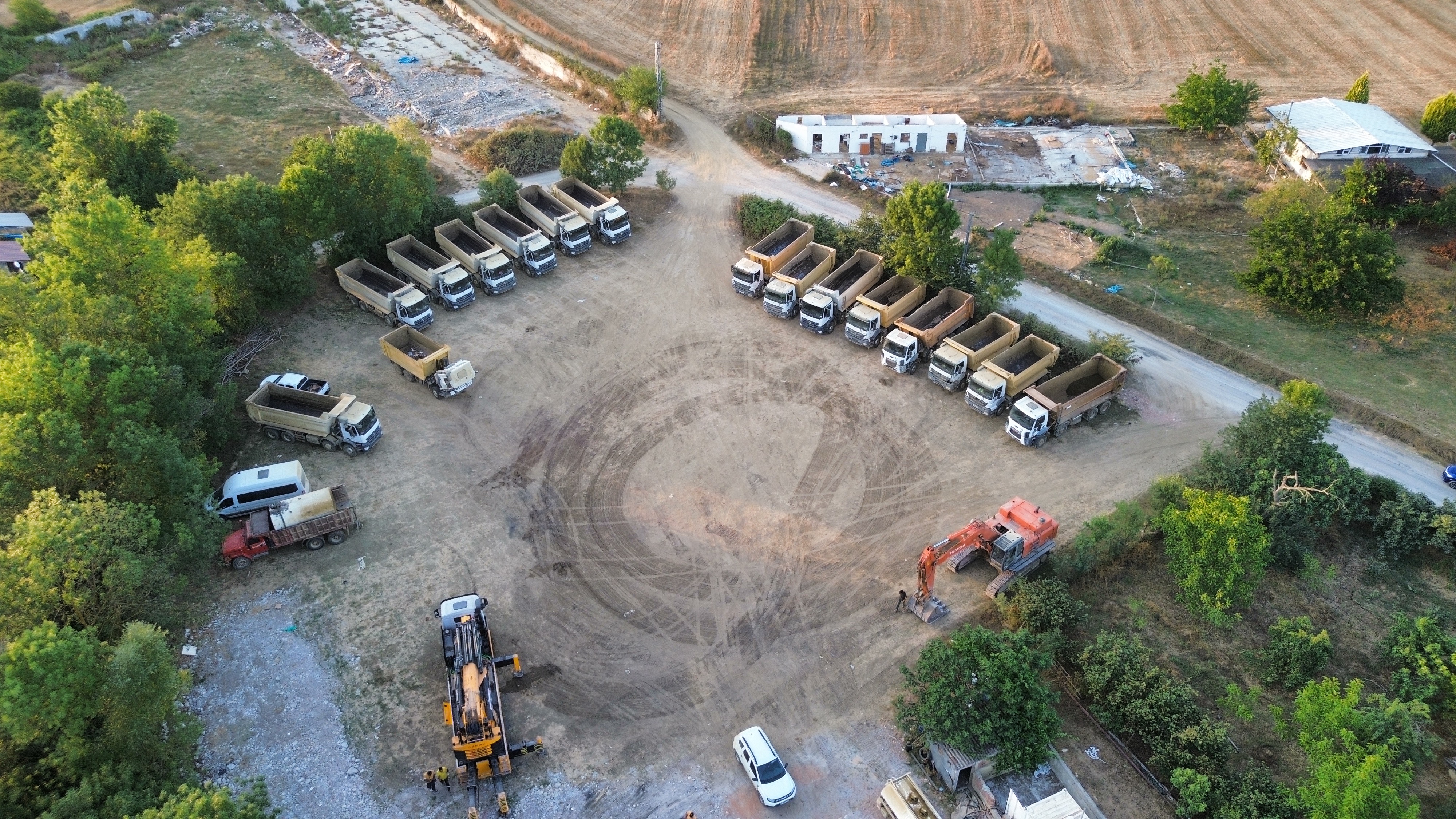 ALK Madencilik Modern İş Makinesi Parkuru - Hafriyat Ekipmanları